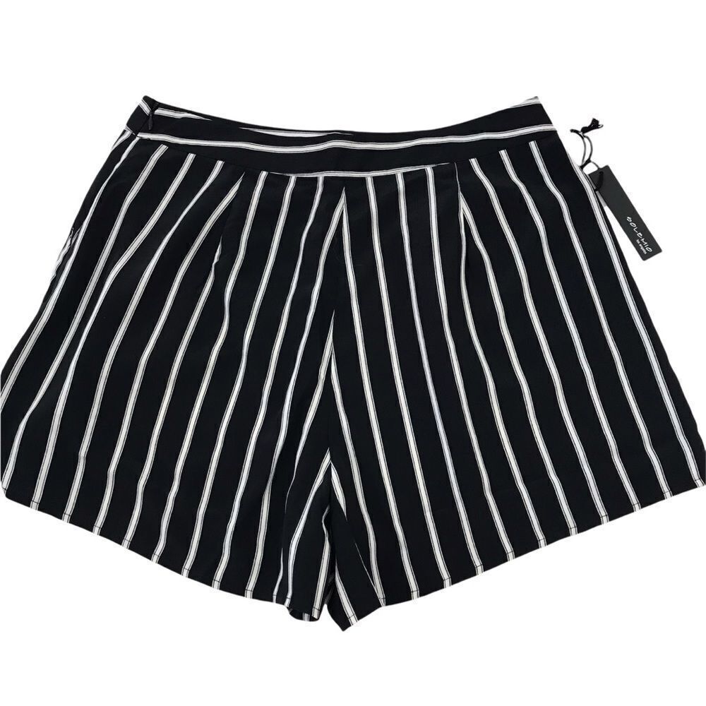Solemio black and white shorts size M‎